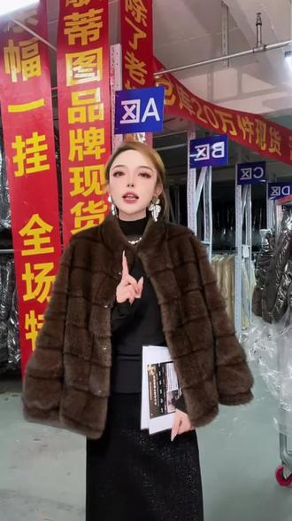 #官宣我的过年穿搭 #皮草外套的万能搭配公式 #皮草穿搭 2025立领常规款短款珍珠貂短外套宽松厚款毛绒上衣 #时尚百搭 #源头实力厂家