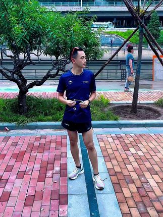 我大哥给我拍的哈哈 我已经远离竞技体育不是身体不行,不是不想去跑,而且在当下陪我大哥更重要,祝大家跑的开心快乐😄#活动一下筋骨每天保持好心情 #户外运动 #把坚持当成一种习惯 #日常晨练