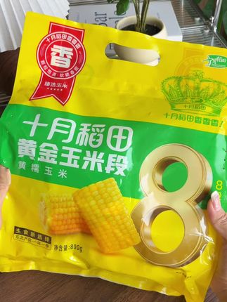 我家又又又回购了#十月稻田 的#黄金玉米段 !精选玉米的中段部位,只需要带着包装一起蒸煮十分钟就可以,吃起来软糯香甜还能拉丝,早上带去上学上班都很方便!#玉米 #优质农产品 #糯玉米