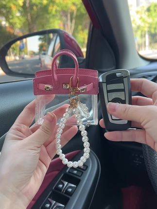 凭你俩关系,让ta给你买一个小提包不过分吧,装各种车钥匙刚刚好,不影响信号太可爱了 #汽车好物 #汽车钥匙套 #钥匙包