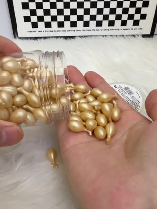 这粒精华太懂初老肌! 无限回购的富勒烯胎盘精华液,简直是护肤刚需!核心的富勒烯搭配水解胎盘提取物,像给肌肤罩了层防护盾,还能注入养分 。 独立胶囊设计太贴心,一次一粒锁满活性,挤出来的精华细润顺滑,上脸秒吸收不黏腻。坚持用下来,干纹淡了不少,肌肤摸着紧实又透亮,熬夜后的暗沉也能慢慢缓解。敏感肌做好测试也能安心用,日常养护选它准没错!#精华液 #女人 #保养 #