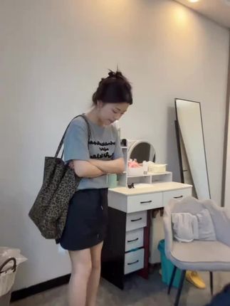 92棉正肩T又有活动啦,二十多块,质感超好,我已经穿了好久了,机洗不变形又百搭#一米五小个子穿搭 #今日穿搭 #简约穿搭 #今天穿什么 #穿搭分享