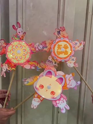 节日氛围满满的手工风车灯笼,造型萌趣可爱,中秋给孩子安排上#中秋节 #灯笼 #手提灯笼#创意手工 #闺蜜礼物