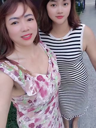 猜猜那个是妈妈那个是女儿,喜欢妈妈还是女儿,评论区见哦