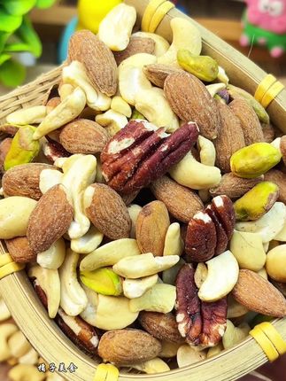 百草味混合坚果仁,原味烘焙又香又脆,每天吃一把,好吃还营养!#百草味 #坚果 #每日坚果 #健康零食 #大人小孩都爱吃