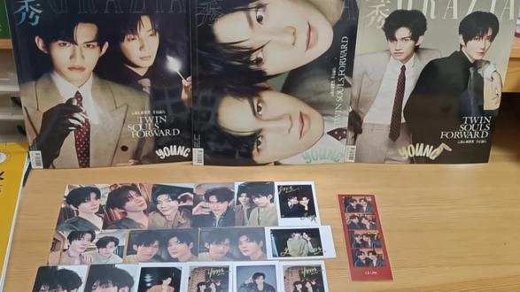 解锁第二套杂志!!!!(这次声音好小) 开心开心😃#红秀杂志 #郝熠然 #云旗 #云熠