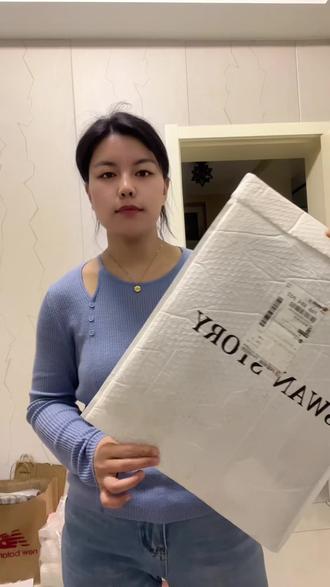 丽姐家的三道杠来啦,你们帮我看看用不用换大一码的呀#我不是丽姐 #三道杠防晒衣 #爆款热卖中 #夏季穿搭 #种草