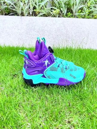 这款儿童篮球鞋,从宝贝的脚型特点出发,鞋头圆润不挤脚,给小脚趾足够活动空间#童鞋 #透气舒适 #谁穿谁好看