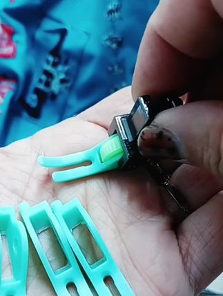 窄滚轮上拉链塑料压脚#缝缝补补 #缝纫日常 #好东西一起分享 #带你走进服装厂 #旧衣改造