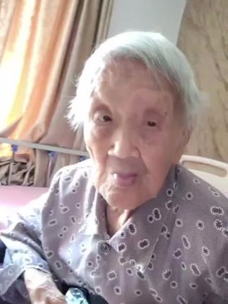 九十七岁的老妈思路清晰,说话幽默#养老院日常 #日常生活