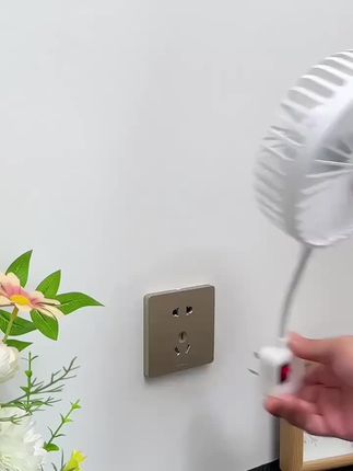 厨房专用电风扇出租房插电式万向大风降温神器三插头一体制冷风扇#小风扇 #电风扇 #风扇