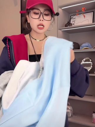 美式早秋宽松外套女款秋2025新款流行百搭拼色连帽开衫卫衣加厚#卫衣穿搭 #外套搭配 #卫衣穿搭 #休闲减龄穿搭 #无限回购的宝藏单品