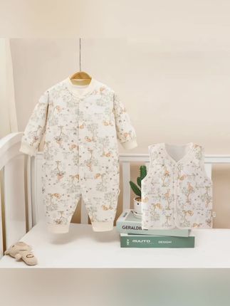 天冷了,给宝宝准备几件这种薄棉连体衣吧,无骨缝制的设计,宝宝穿上后特别舒服,而且它是连体的设计,可以保护宝宝的肚子不着凉,非常适合秋冬天穿。#婴幼儿服饰 #婴儿衣服 #宝宝衣服 #萌娃穿搭 #秋冬穿搭 @DOU+上热门