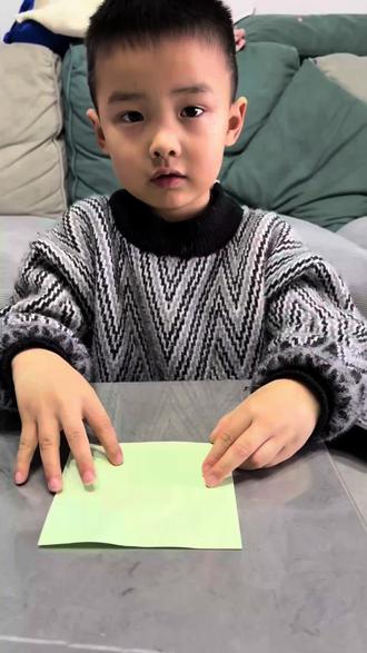 我来教大家叠纸飞机1