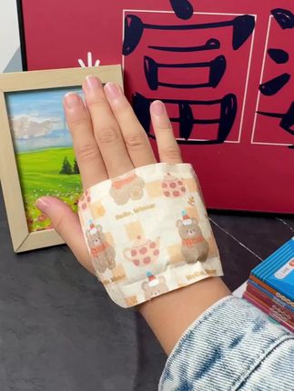 零下5℃的早高峰,揣着它等公交也像揣了个小太阳!撕开即热,40℃恒温能暖6小时,从手心暖到心里,这个冬天再也不怕手冻得握不住手机~#暖手贴推荐 #冬季必备神器 #怕冷星人福音