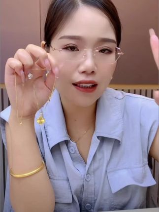 钛钢项链 女士时尚四叶草镭射百搭轻奢项链 #四叶草黄金项链 #四叶草吊坠项链 #金色四叶草吊坠项链 #视频同款 #饰品推荐