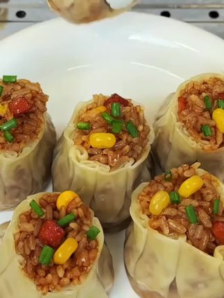 这个玉米火腿烧麦孩子每天早上都要吃,玉米的清香搭配火腿的浓郁,蒸一笼全家人都爱吃!!#早餐包子馒头吃腻了 #玉米火腿烧麦 #早餐吃什么 #烧麦 #妈呀太香了