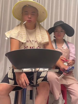 一个月只有500块 ,以后只能开拖拉机上班了#搞笑😂 #日常分享 #万般微颜护肤品 #万般微颜