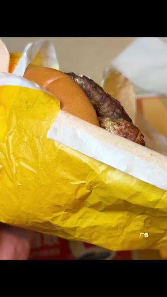 麦当劳不素之霸10元一个啦!赶紧都去吃#麦当劳汉堡#麦当劳不素之霸 #比会吃更惠吃 #北上超惠吃 #麦当劳10元吃饱