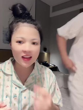 姐妹们 平时记得做好补水工作 化妆就不会出现卡粉的情况啦 这款面膜补水的效果非常好👍 价格也很优惠#面膜推荐 #强烈推荐 #自用好物推荐 #种草好物推荐 #补水面膜