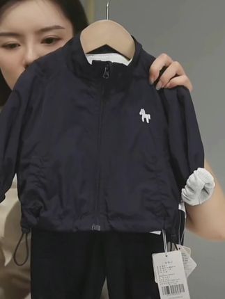 巨高品!!冲锋背带裤上身巨百搭巨舒适的!面料超级软!多种颜色可以选,男宝女宝都有,刷到的放心入!!#高品质童装 #萌娃穿搭 #秋季穿搭 #童装#母婴好物
