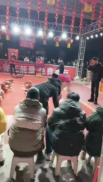 大年初一去郓城海洋直播间套圈,一个猪腿,一个猪排,四袋橙子🍊,体验一下很高兴,祝海洋大舞台一路长虹,大家新年快乐!!