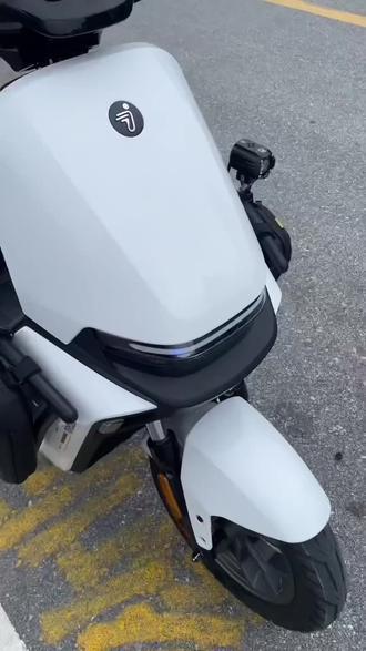 分享一款九号直上的透镜大灯,自带从天而降效果,rgb日行灯,颜值直接拉满,亮度也非常到位。#m395cmax #九号大灯 #九号透镜大灯