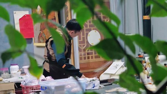 【马年小版画制作】朱砂染身,金翼振风,独角冠华,天马踏云,壮志凌空。祝愿点❤️的朋友,2026年马到功成诸事顺,龙马精神岁岁安!#梅州五华 #张峻侨艺术工作室 #马年小版画 #伯乐摄影工作室