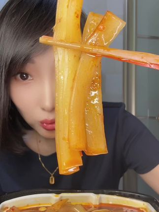 #莫小仙自热小火锅 #好吃到停不下来 #我要上热门我上热门热门热门热门 #妈呀太香了 #dou➕热门小助手