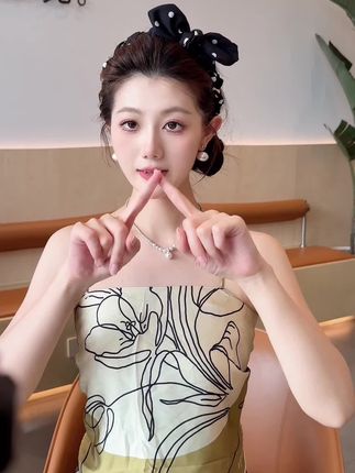 波点硬控!正反两戴的波点蝴蝶结齿梳发箍,超立体褶皱兔耳朵#发箍 #发箍甜美 #明星同款发型 #减龄气质 #修饰脸型