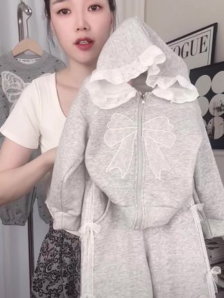 儿童华棉休闲百搭蝴蝶结拼接蕾丝休闲连帽卫衣套装#套装两件套 #休闲百搭 #连帽卫衣 #童装 #卫裤