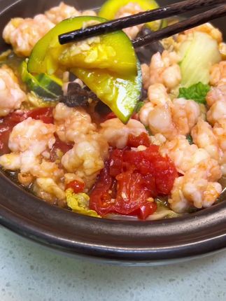 水油焖菜 水油焖菜,少油少盐做法,可以搭配很多做法,味道吃起来也很浓郁。做法很简单。蔬菜健康吃法。#水油焖菜#砂锅美食