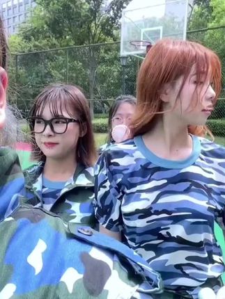 喷一喷,发根呈现蓬松感!干发喷雾持久留香还不留白,有需要的宝子闭眼冲!#蓬松喷雾 #免洗喷雾