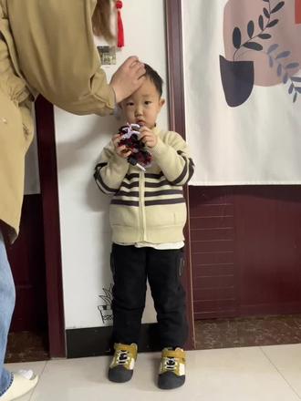 二月二龙抬头春分至,补发昨天生日滚蛋视频😄
滚滚额头,鸿运当头,滚滚小手,得心应手,滚滚小脚,步步高升,从头滚到脚,事事都美好,从脚滚到头,一生都无忧#日常分享 #亲子 #生活日常 #视频原声 #vlog日常