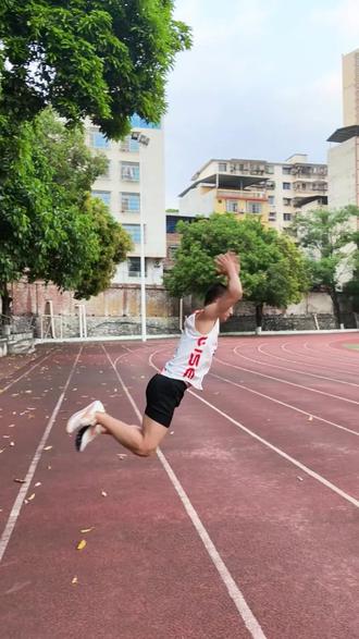 100米国家二级对应立定跳远多少算合格?大家立定跳远能跳多少 听说在抖音立定跳远也有国家二级标准,我初中立定跳远距离居然和现在一样没变化!#田径训练 #短跑 #短跑运动员 #体育生 #阿冲自律