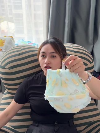 #纸尿裤 #拉拉裤 #尿不湿 #母婴好物 勤换不心疼,通码50片,到手一片就几毛钱,还是无痕裸感腰围的,颜值还贼好看#尿布惜