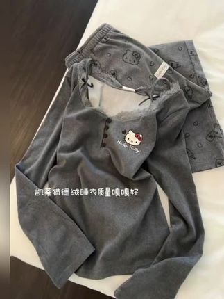入秋穿搭!凯蒂猫德绒睡衣质量嘎嘎好!#睡衣家居服 #秋冬睡衣 #被秋日氛围感穿搭拿捏了 #早秋秀场抄作业告别路人感 #流光机能风穿搭太有生命力了