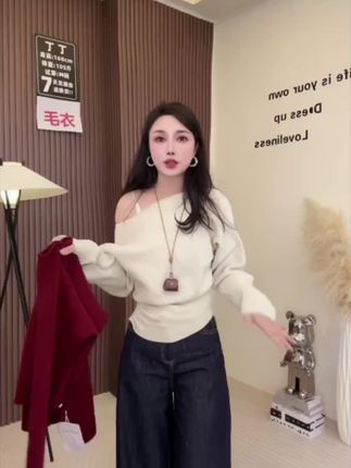 慵懒风秋冬红色斜肩针织毛衣打底衫女2025新款露肩锁骨气质上衣#秋季穿搭 #打底衫 #针织毛衣 #上衣推荐 #慵懒风穿搭