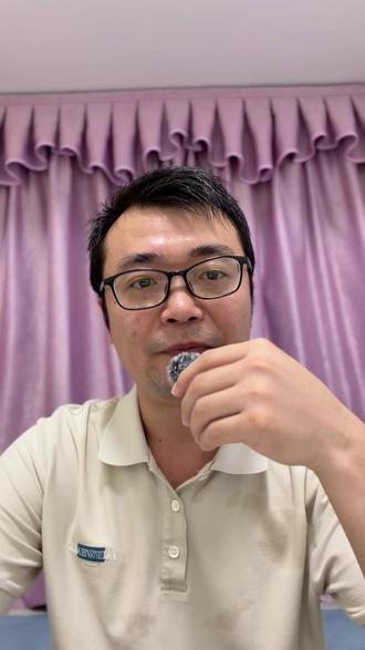 哈佛偷偷做了个实验:AI 看急诊,把资深主治医师按在地上摩擦 哈佛刚发的《Science》:AI 在急诊真实病例里,诊断准确率 67%,主治医生只有 50%;治疗方案 89% vs 34%。是 AI 要抢饭碗,还是普通人终于有了"私人医生"?这条视频把它讲明白,最后还教你三招用 AI 看病不被坑。
#AI看病 #人工智能 #科技科普 #AI系统架构师