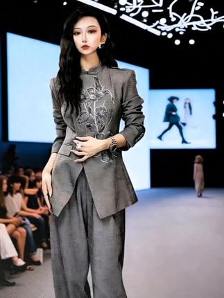 #西服外套 #早秋穿搭 #时尚穿搭 #秋冬穿搭重工轻奢气质西服外套阔腿裤两件套957