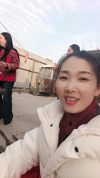 跟着弟媳妇又做好吃类,鸡头毛蛋麻辣味类,好吃类很呐!@土渣倩倩今天丸美专场