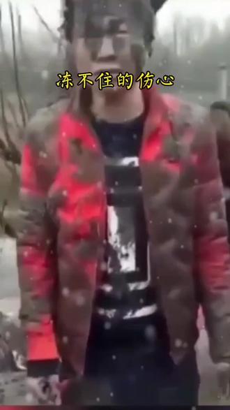 河南小伙结婚坐马车,坠入爱河, 有惊无险,不用担心没有造成人员受伤。