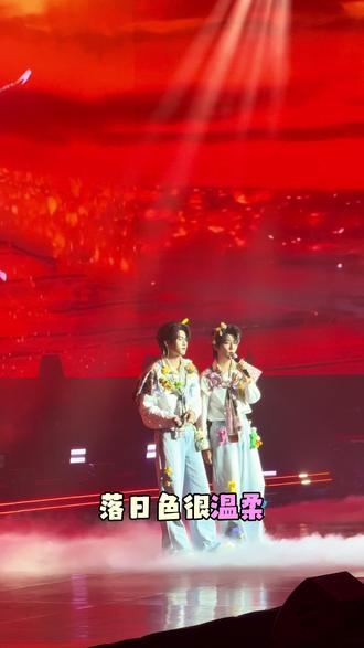 云熠彼岸曼谷4.25《陪你走到世界尽头》 gjh你起来这么甜的恋爱让我谈一会
#云熠 #演唱会打卡回忆 #甜甜甜甜的恋爱 #创作者中心 #创作灵感