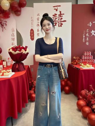 健康的活着平静的过着开心的笑着 适当的忙着就很好#穿搭 #牛仔裤 #早秋穿搭 #被秋日氛围感穿搭拿捏了