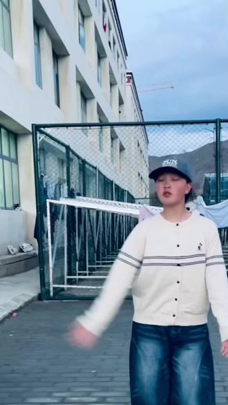 #练舞打卡 #《迎接三八妇女节》#现学现跳 #舞蹈生 #热爱舞蹈的女孩 💃