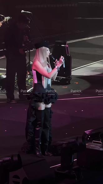 谁懂!!!和妈咪对视的一瞬间!
超级超级幸福!!!!
#alin #演唱会现场 #ps我爱你 #黄丽玲成都演唱会