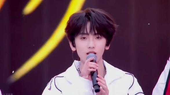 “左奇函公开四周年快乐,我们陪你一起打断100根鼓棒” #左奇函 #左奇函公开四周年