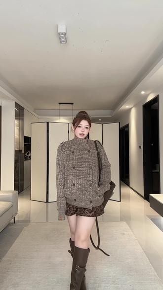 上长下短的设计超级显腿长 豹纹半裙给整套增添穿搭感~#大码穿搭 #这么穿显瘦20斤 #大码胖mm搭配 #大码女装 #新年穿搭