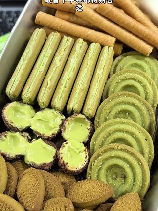 法丽兹新品抹茶系列,到手整整25件,每个口味都超好吃,松软细腻一点儿都不甜腻,浓浓的抹茶香,真的巨好吃😋#零食 #妈呀太香了 #好吃到停不下来 #法丽兹 #抹茶