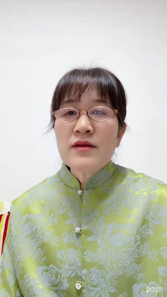 为什么你在刷抖音的时候,别人会知道你几点几分在线,跟被监视似的,多膈应,别慌——因为抖音有个开关没关闭,暴露了自己的行踪。其实方法很简单,只需操作好,你看先点击右上角三条杠,点击设置,隐私设置—在这呢——向上滑——艾这个按钮在哪,找到了,在线状态,啊原来我一直开着,关闭在线状态,这下踏实了。#抖音玩法达人中心跟拍 #手机知识分享 #抖音二创激励计划 #拍作品我是认真的 #活到老学到老